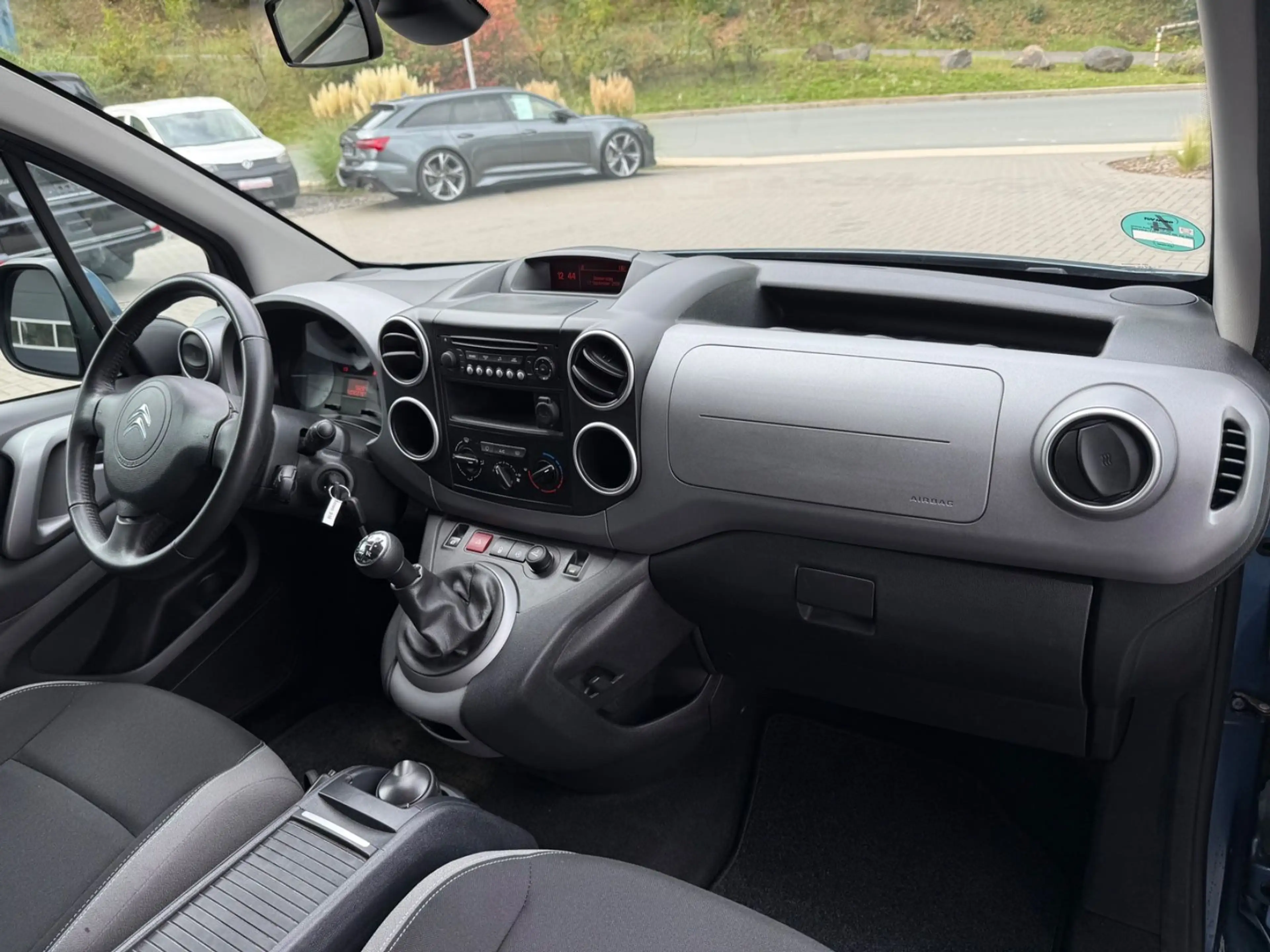 Citroen Berlingo Kombi Selection Rollstuhl-Umbau — photo 12