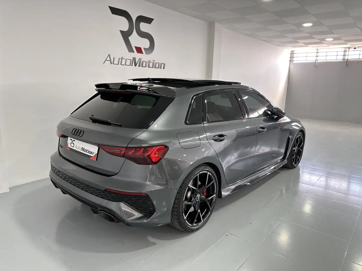 Audi RS3 Sportback quattro S tronic 294kW Gris - 2