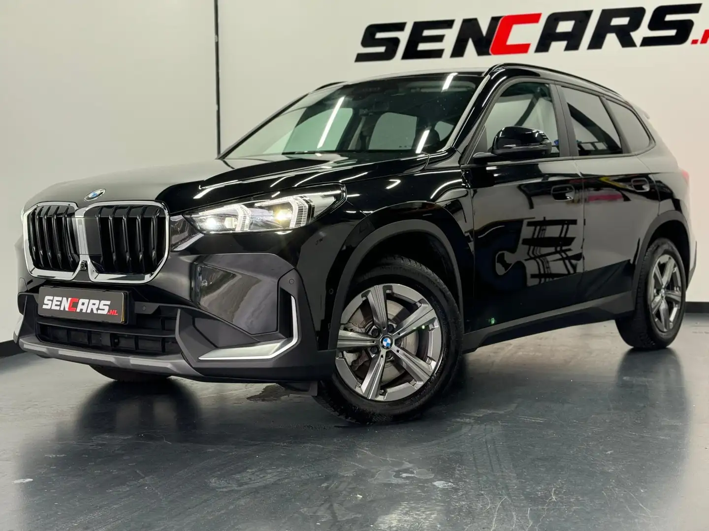 BMW X1 XDrive23i | HUD | 360 cam | HK audio | Dodehoek | Noir - 1