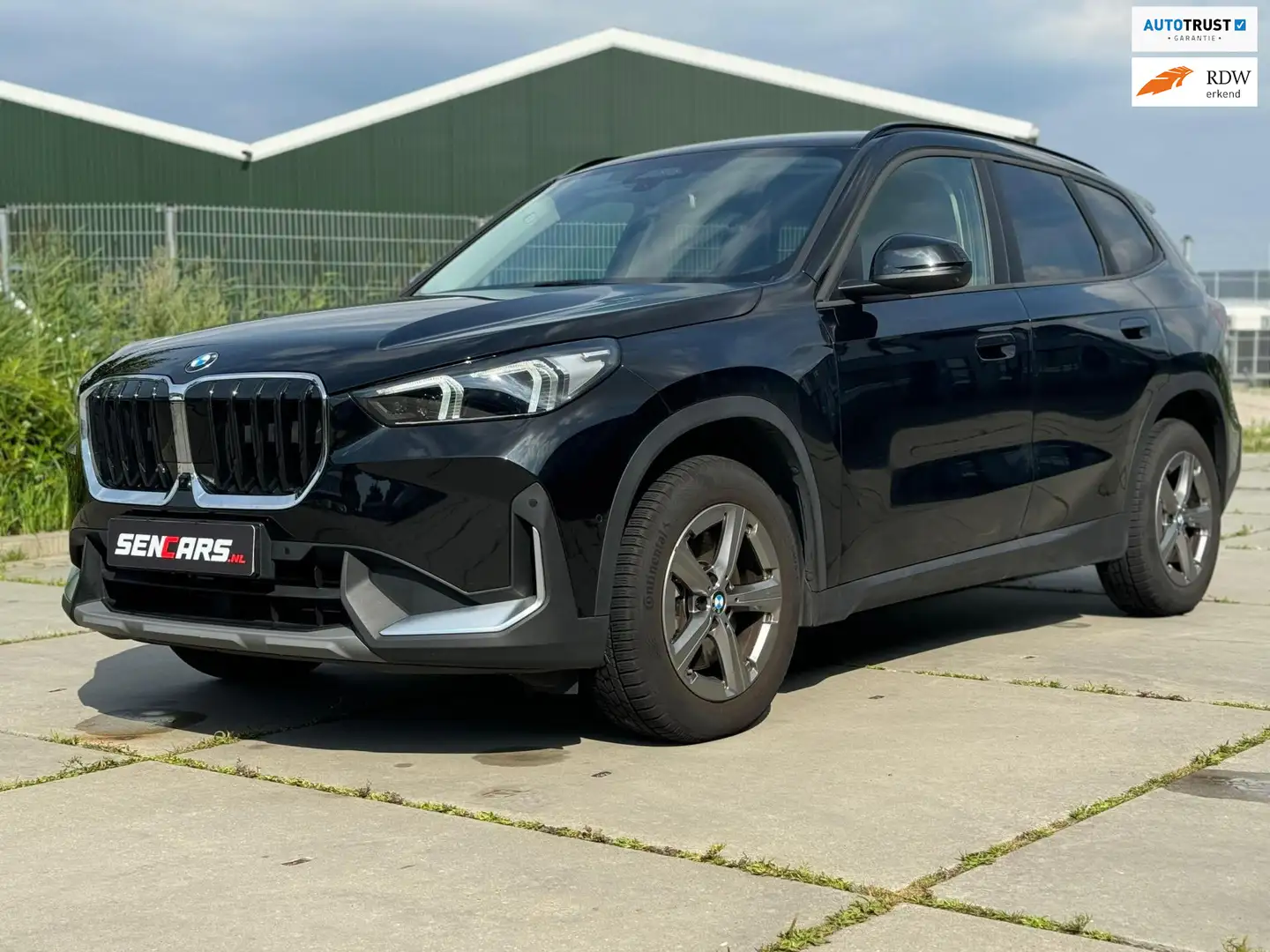 BMW X1 XDrive23i | HUD | 360 cam | HK audio | Dodehoek | Zwart - 1