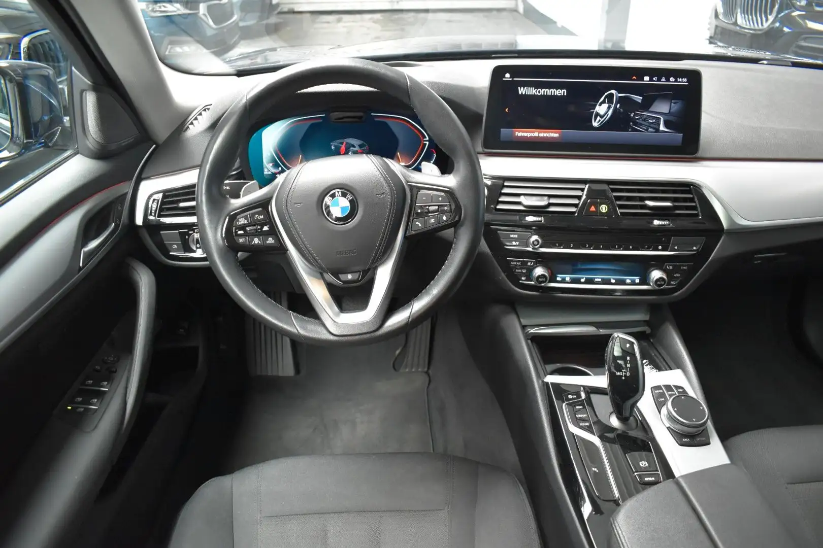 BMW 520 d Touring xDrive*ADAP.LED*HEAD-UP*PANO*H&K* Blau - 2