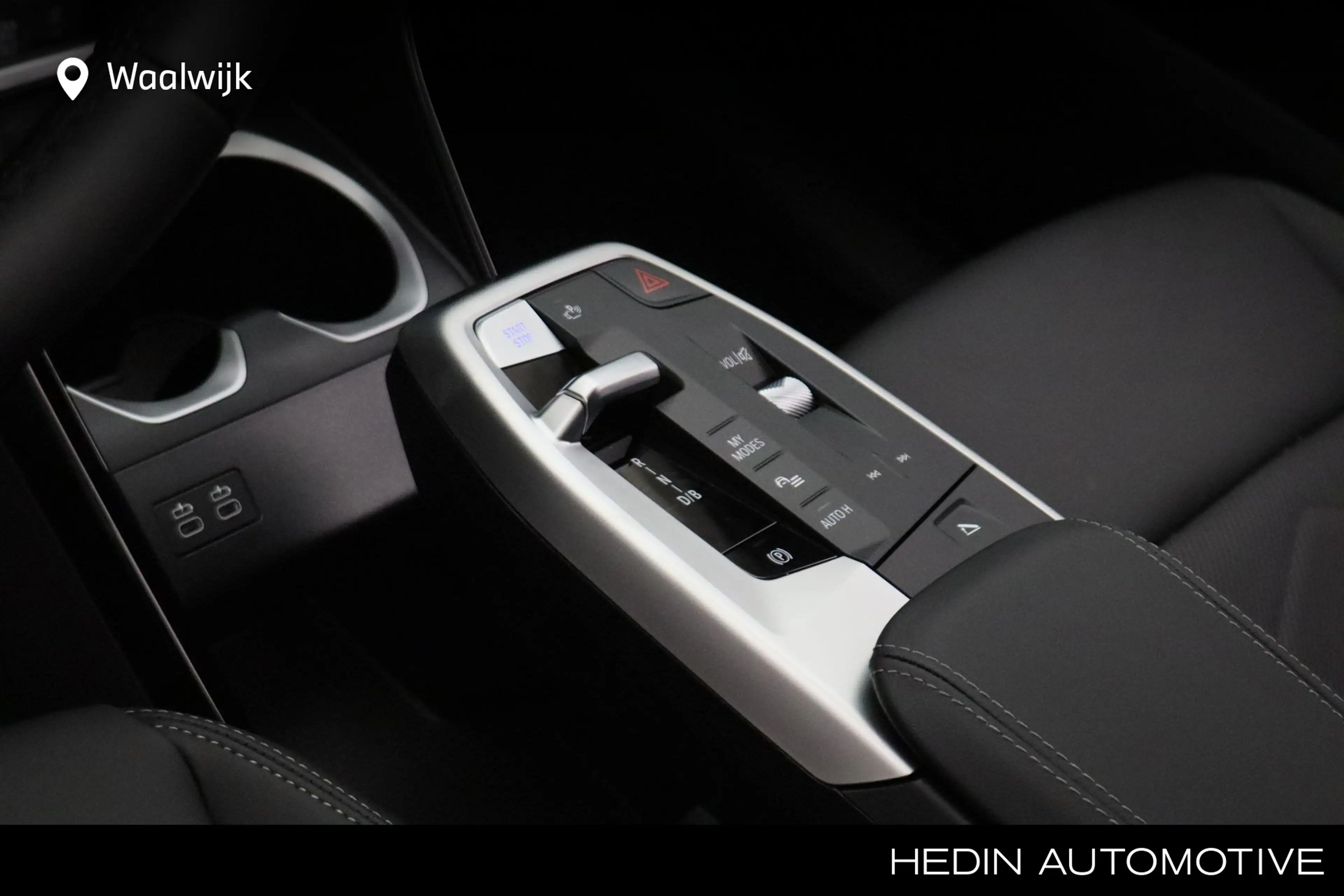 BMW iX1 eDrive20 Pure Edition 67 kWh Trekhaak Direct lever — photo 13