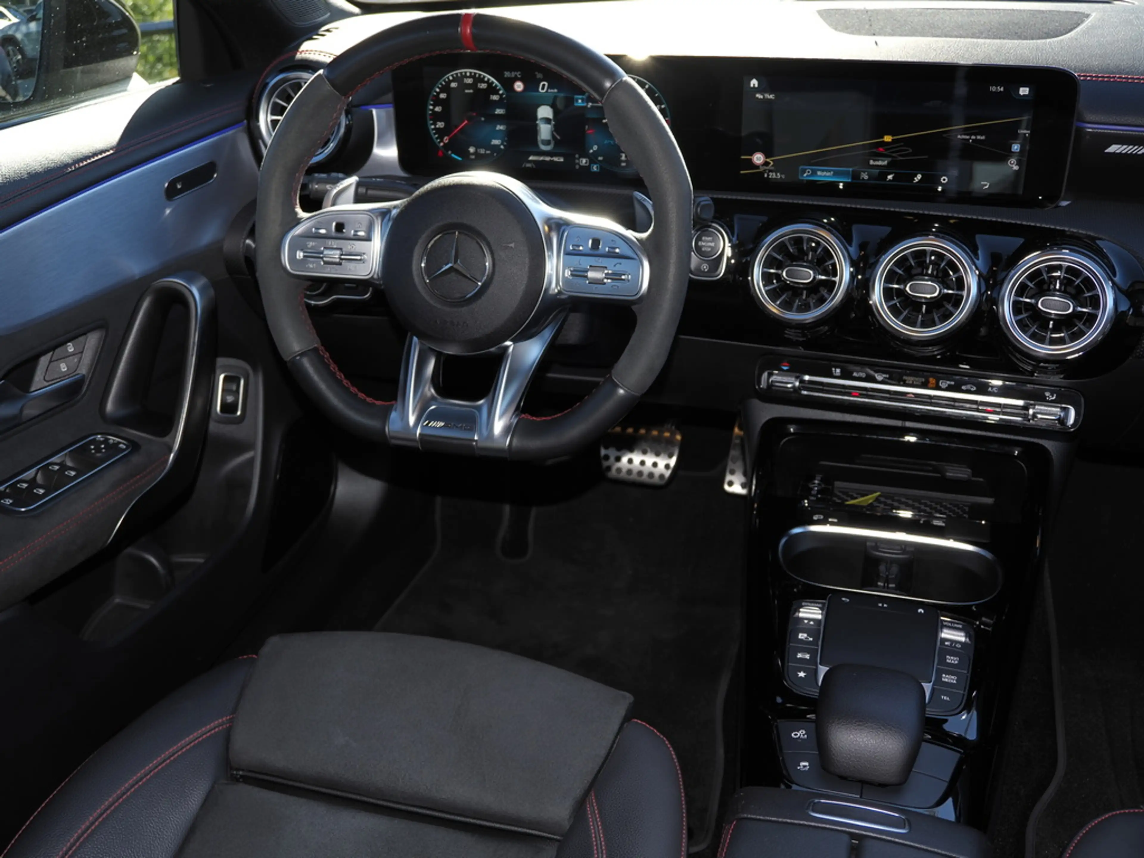 Mercedes-Benz CLA 35 AMG 4M KAMERA TEMPO MULTIBEAM MBUX SHZ — photo 10