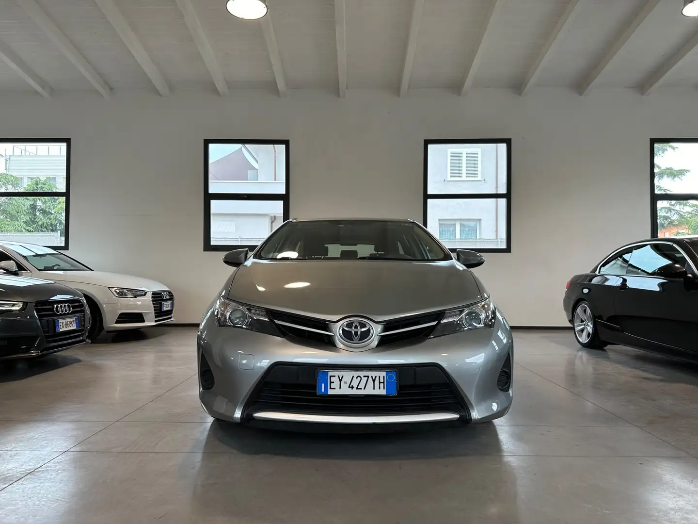 Toyota Auris Touring Sports 1.4 D-4D Active Grigio - 1