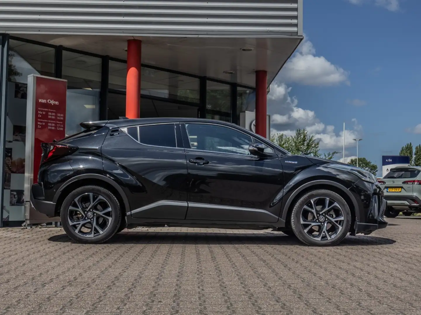 Toyota C-HR 2.0 Hybrid Bns Plus Zwart - 2