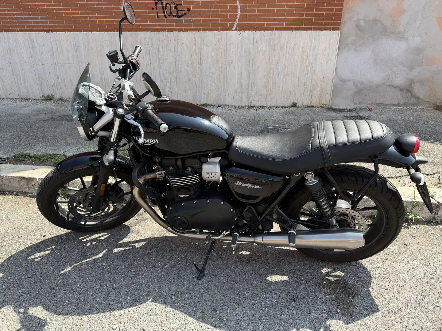 Triumph Street Twin Negro - 1