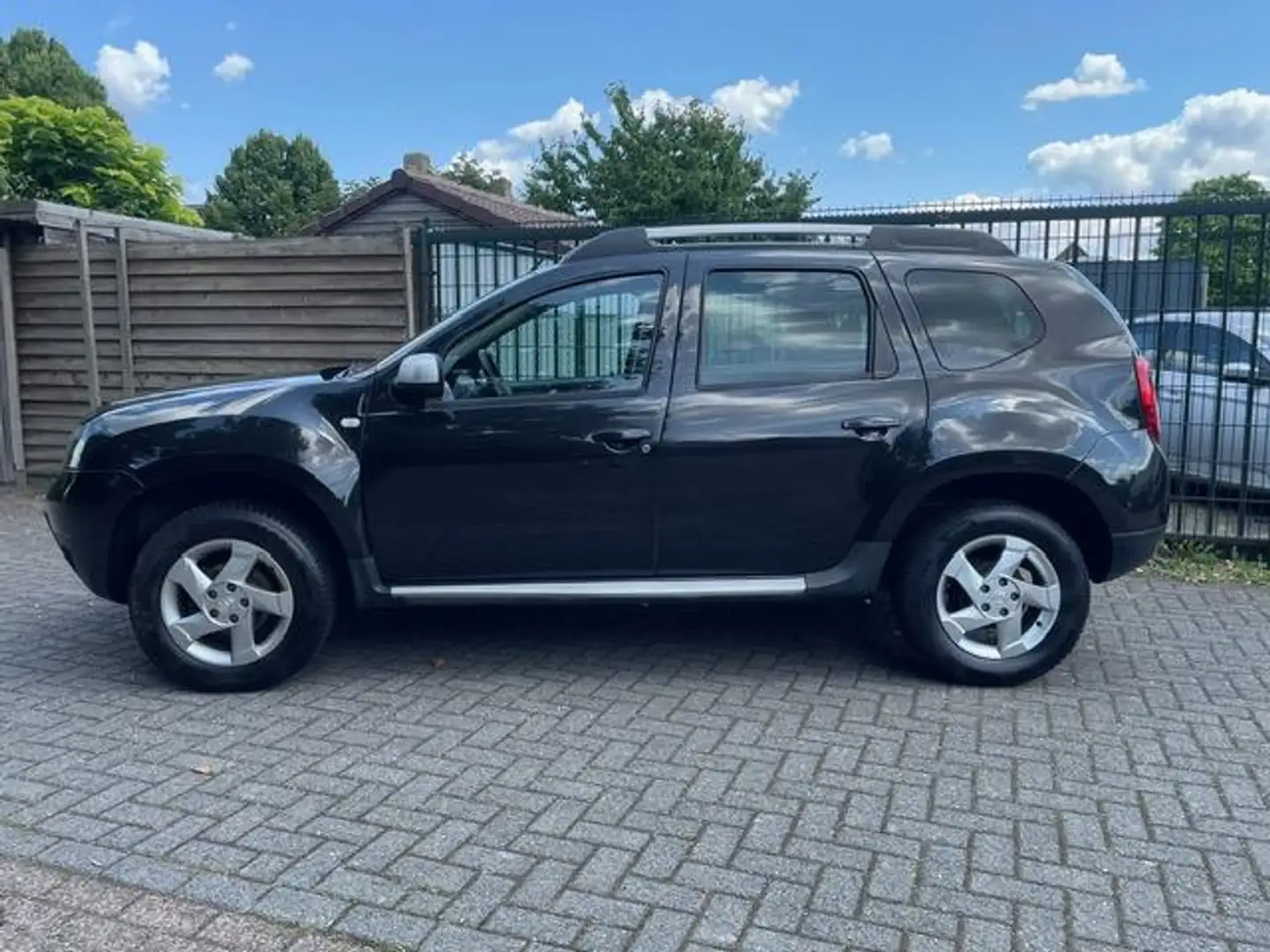 Dacia Duster 1.6 Aniversare 4wd 1e eig, luxe uitv Zwart - 2