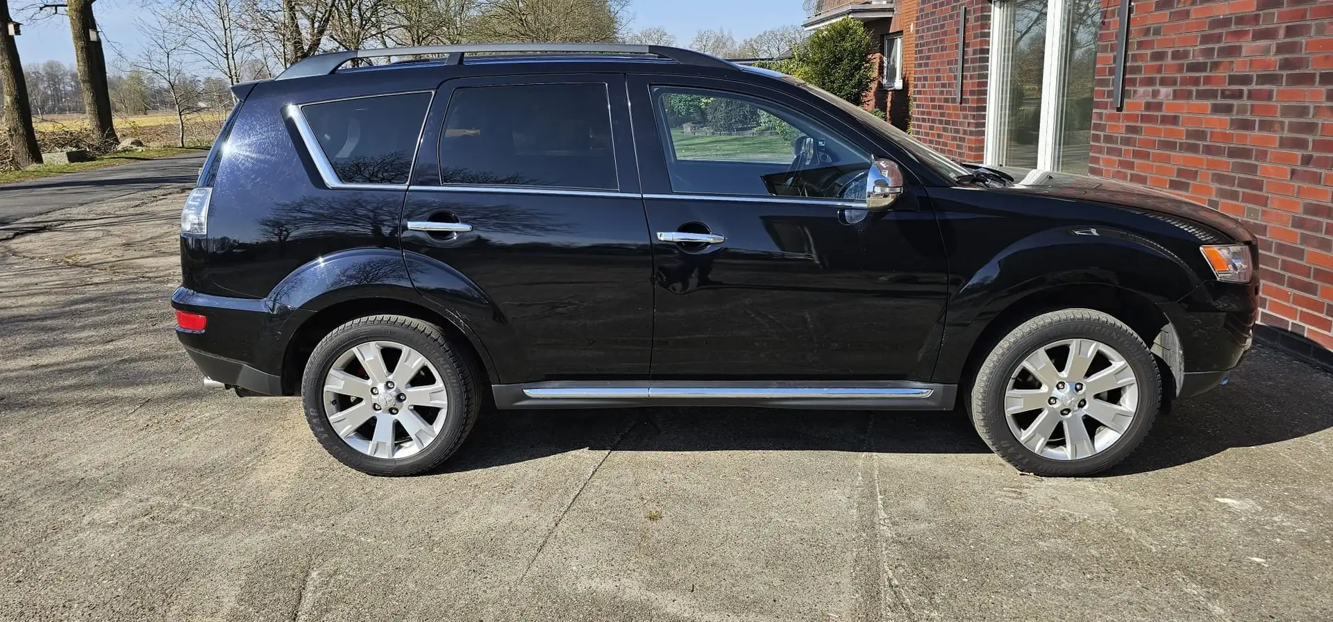 Mitsubishi Outlander Outlander 2.2 DI-D 4WD TC-SST XTRA Schwarz - 2