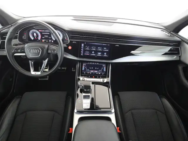 Audi Q7 view 11