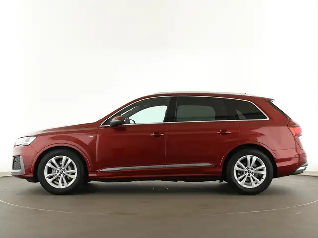 Audi Q7 view 4