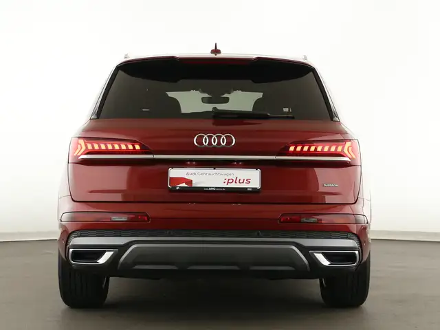 Audi Q7 view 6