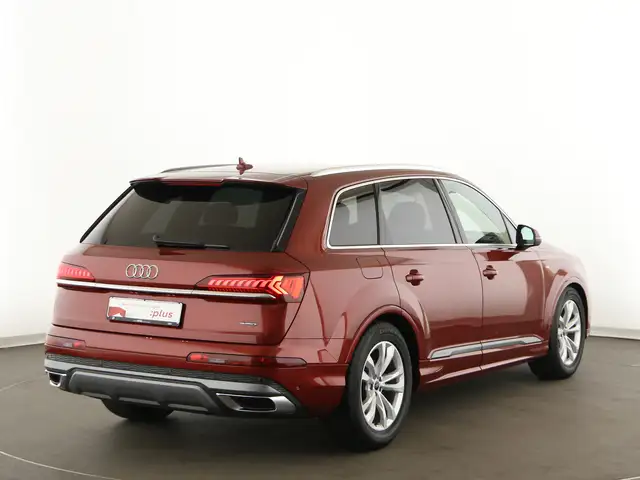 Audi Q7 view 7