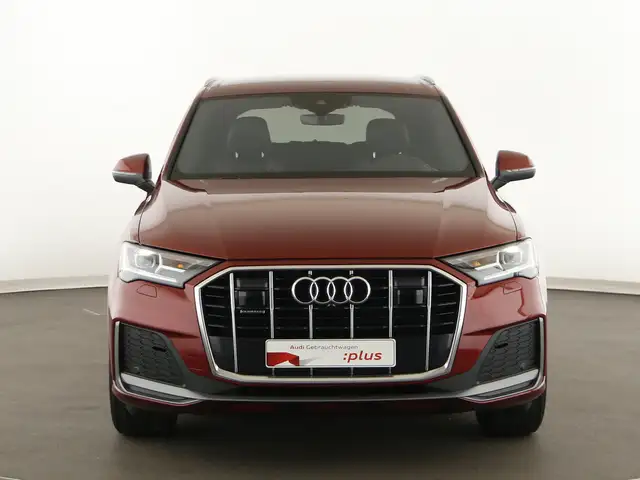 Audi Q7 view 3