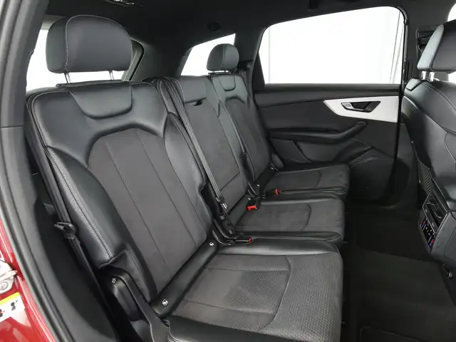 Audi Q7 view 15
