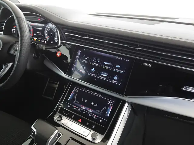 Audi Q7 view 13