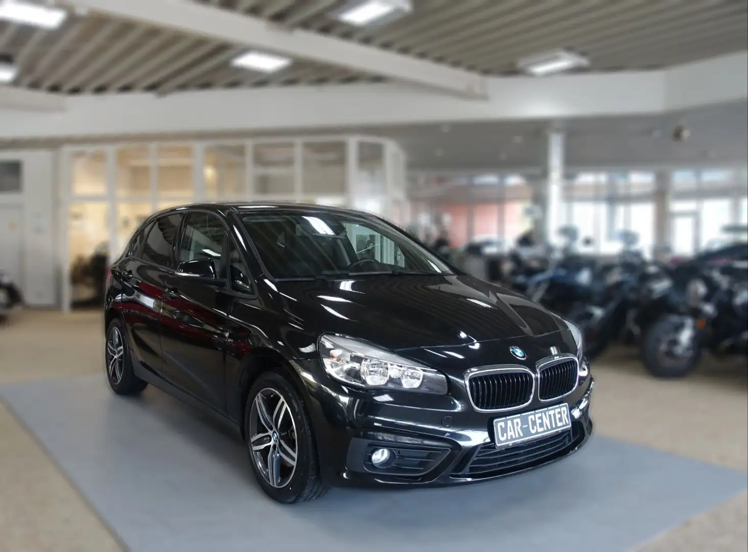 BMW 220 Advantage Plus; NAV SHZ PDC.. Schwarz - 1