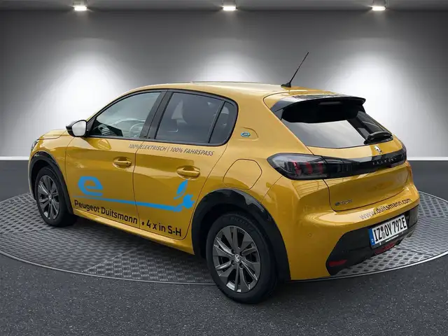 Peugeot 208 view 3