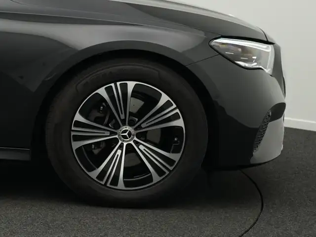 Mercedes-Benz E-Class view 8