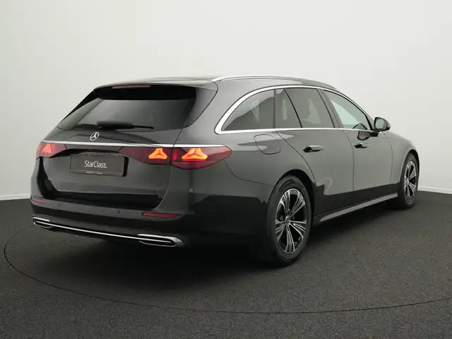 Mercedes-Benz E-Class view 3