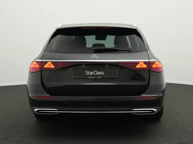 Mercedes-Benz E-Class view 4