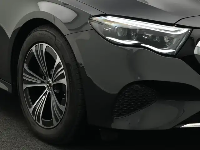 Mercedes-Benz E-Class view 9