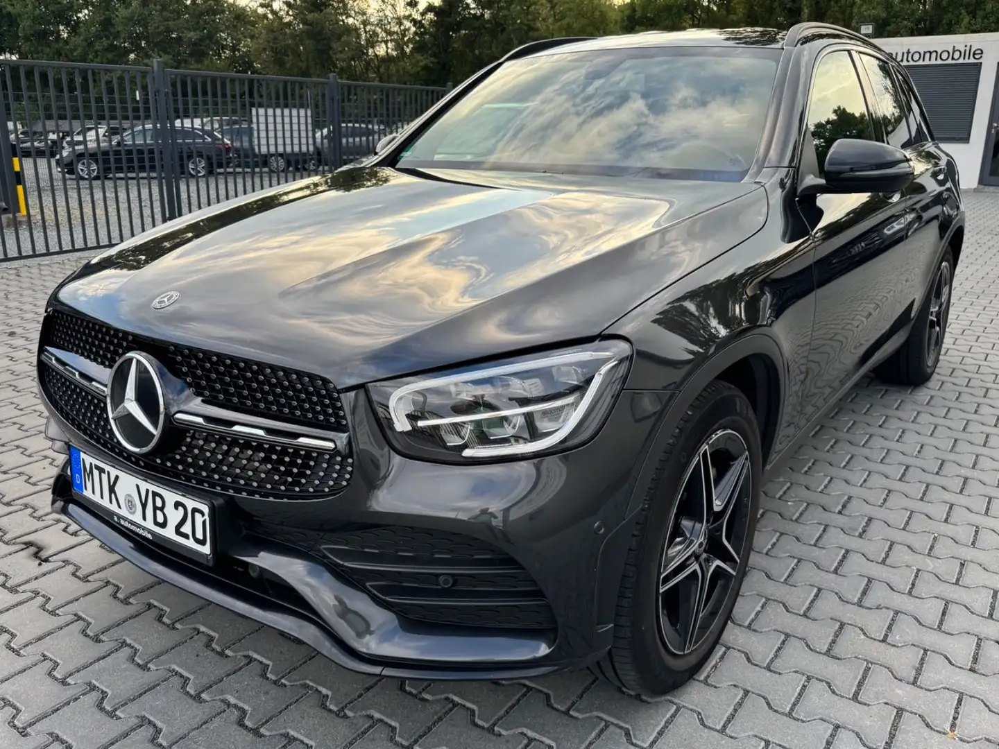 Mercedes-Benz GLC 220 d 4Matic 2x AMG NIGHT-PAKET MBUX AHK LED Grau - 2