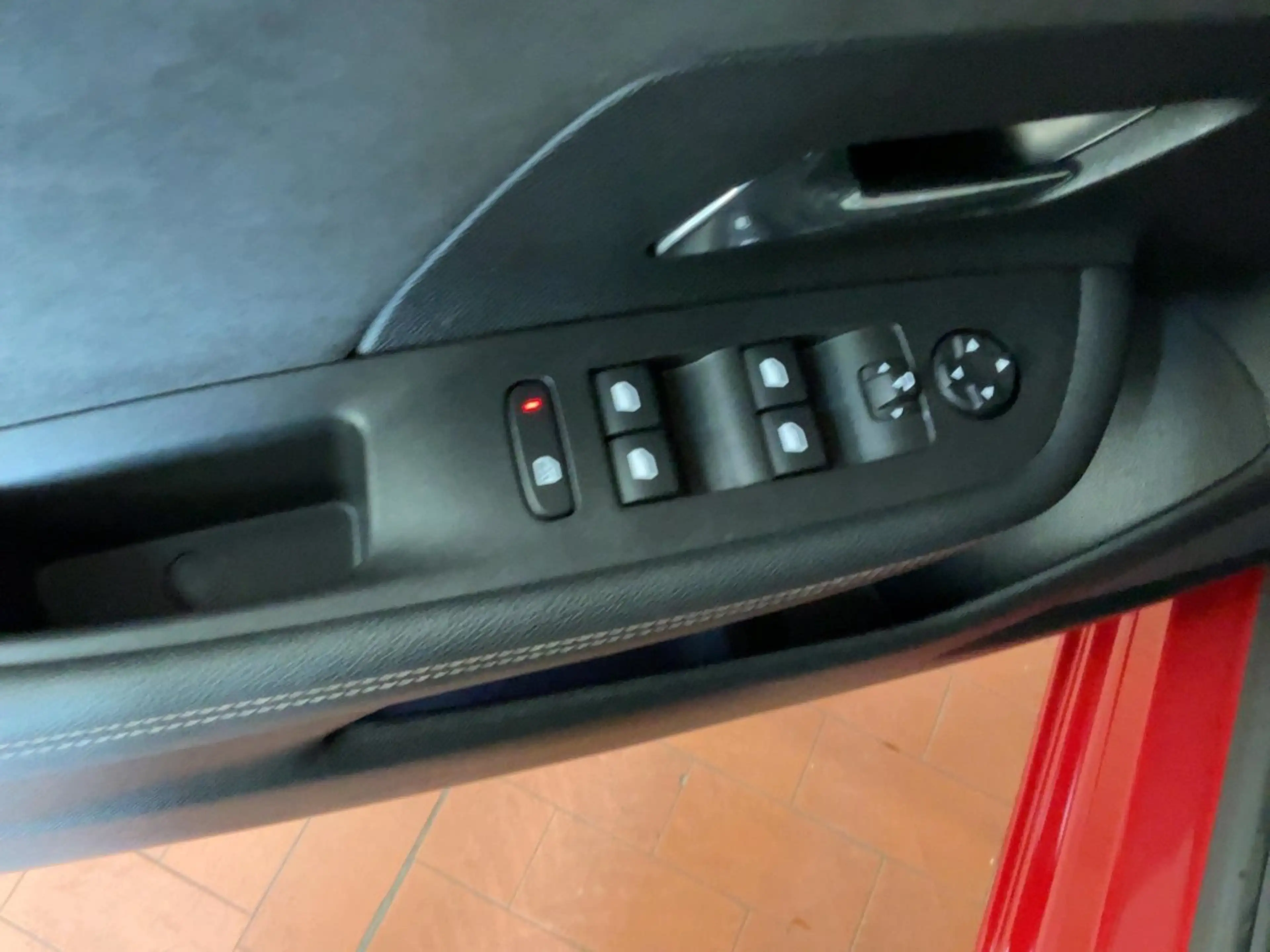 Opel Mokka-E Mokka e Ultimate Alcantara+LED+Navi+SHZ+Kam.+LM — photo 14