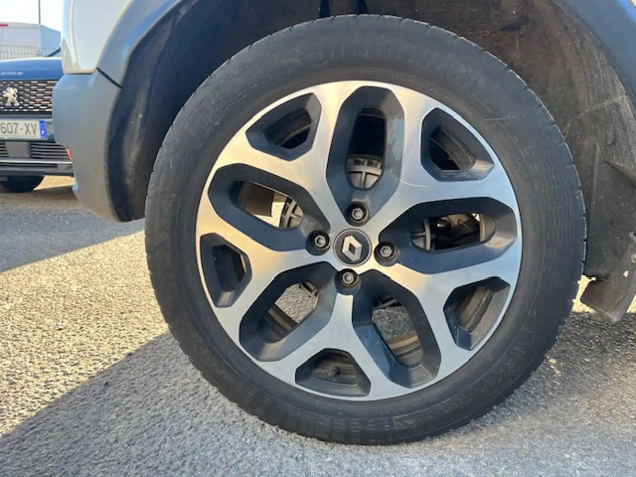 Renault Captur — photo 27