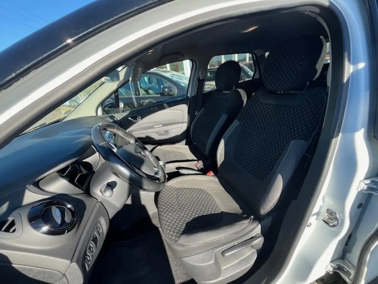 Renault Captur — photo 5
