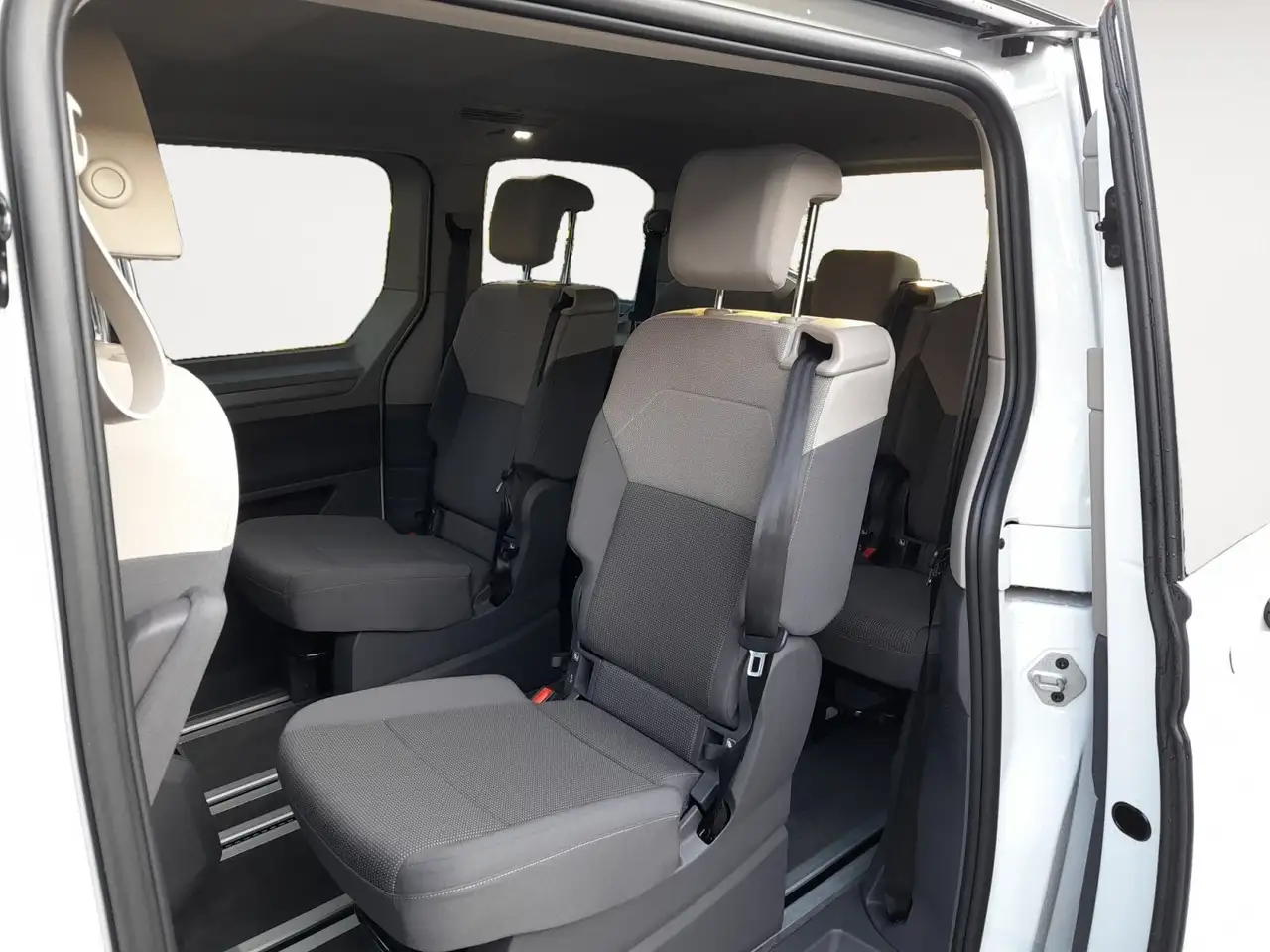 Volkswagen T7 Multivan 2.0 TDI Edition ACC AHK AUT Kam. KlimaA 8