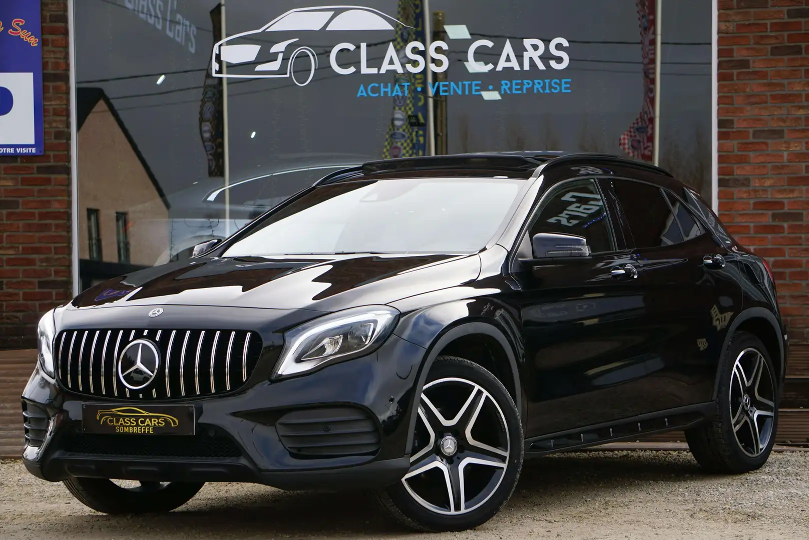 Mercedes-Benz GLA 200 d4-Matic PACK AMG TOIT-PANO COCKPIT NAVI LED RADAR Noir - 1