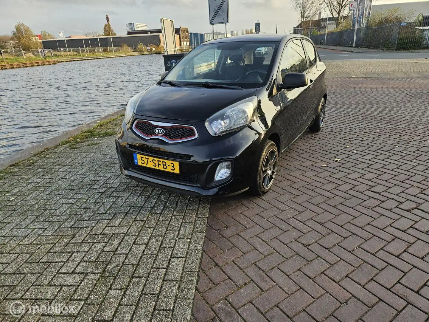 Kia Picanto 1.0 CVVT Schwarz - 1