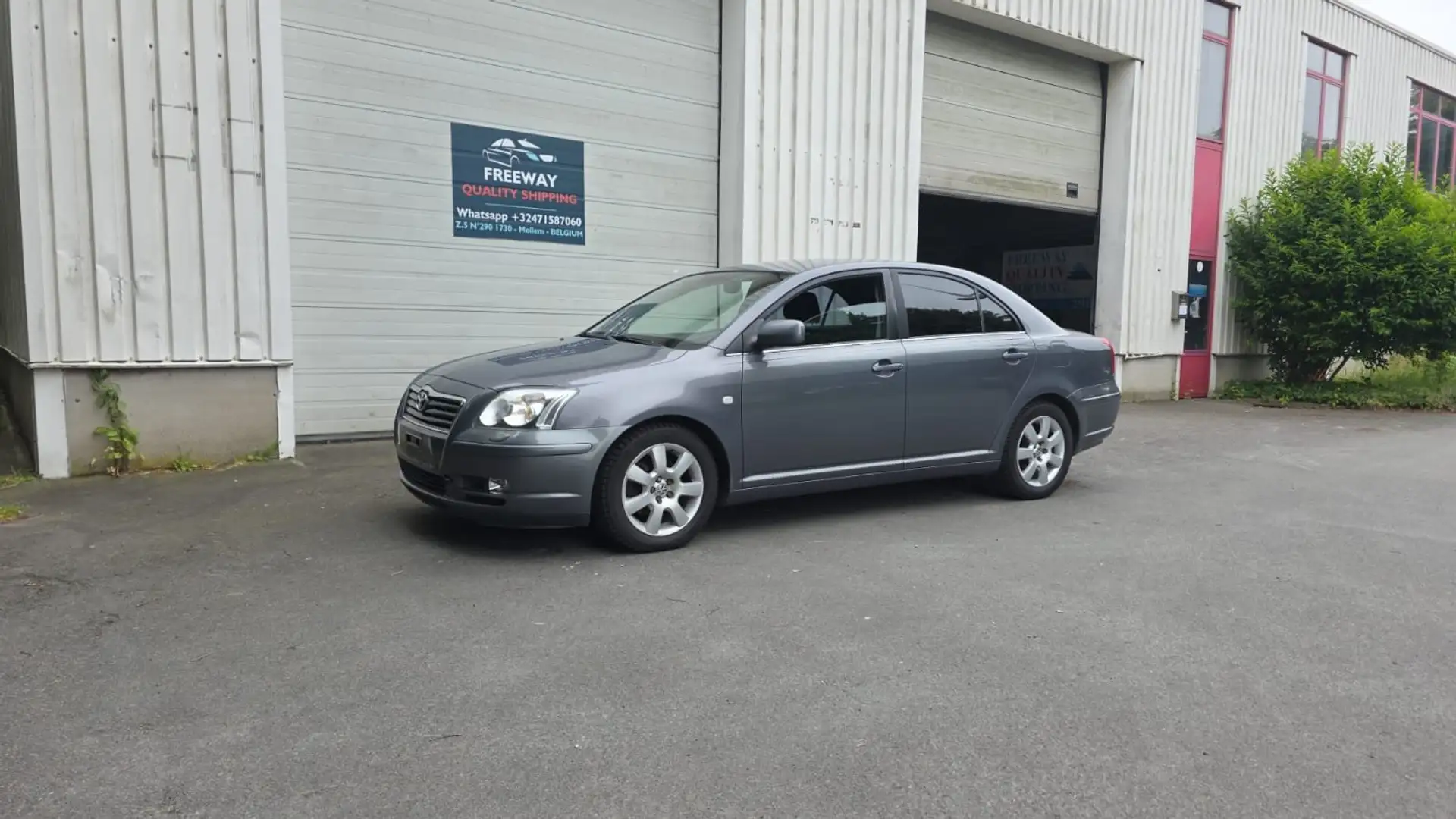 Toyota Avensis 2.0i VVT-i 16v Gris - 2