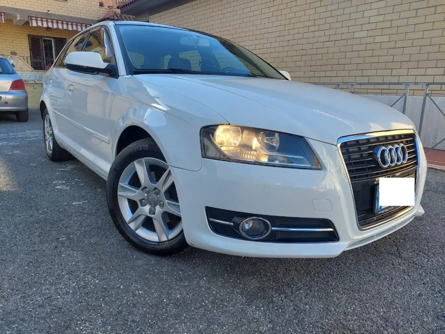 Audi A3 SPB 1.6 TDI 105 CV CR S tronic Ambition Bianco - 1