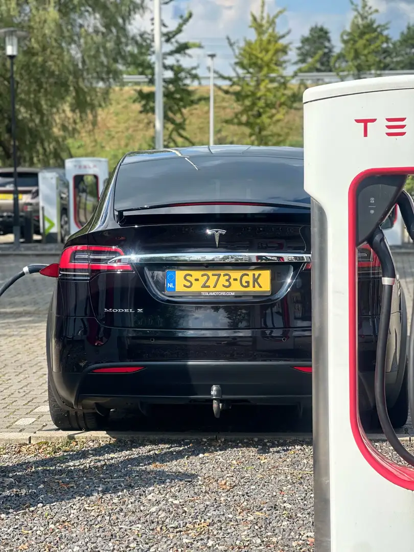 Tesla Model X 90d free supercharge - 1