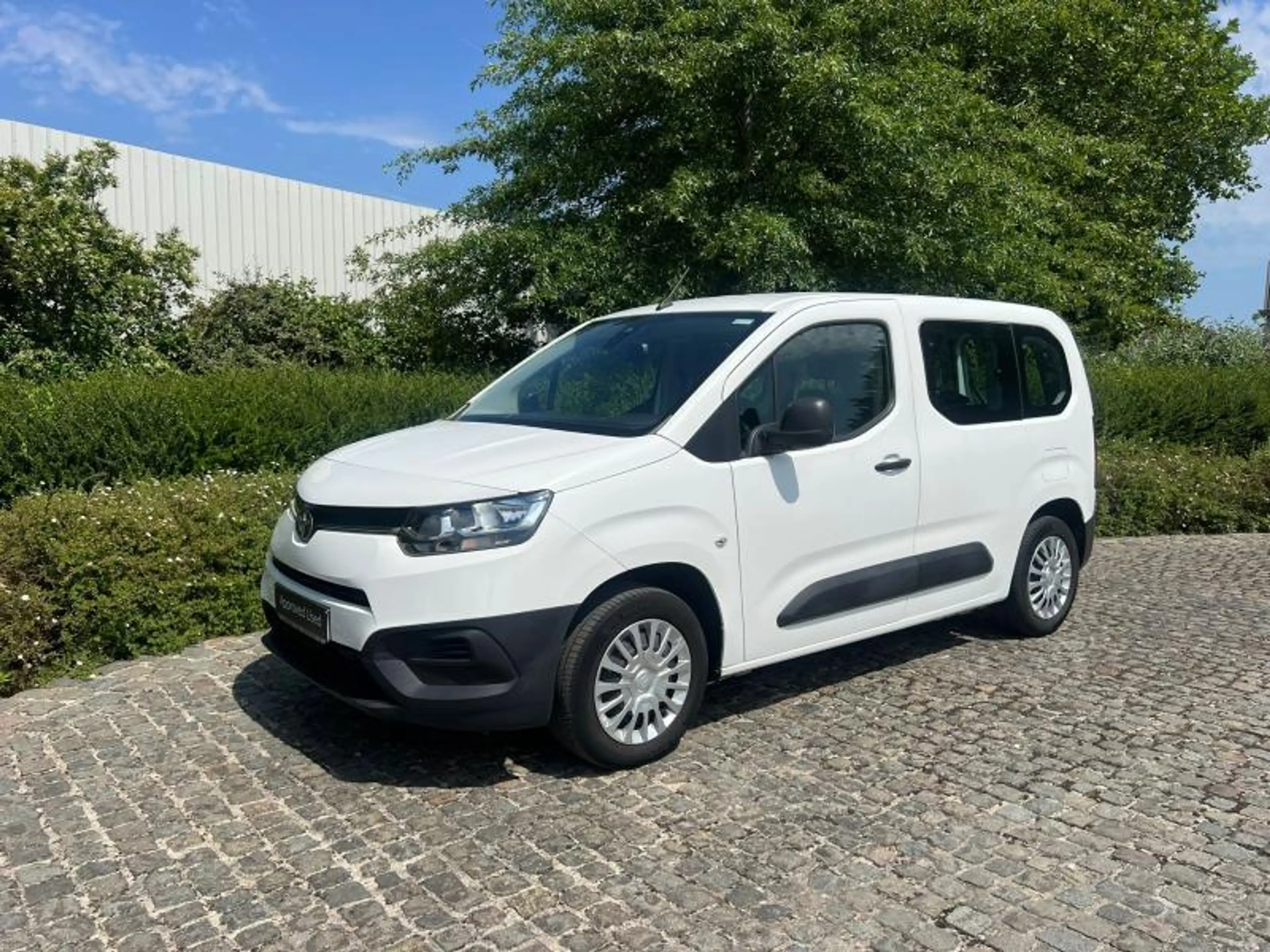 Toyota Verso Combi — photo 7