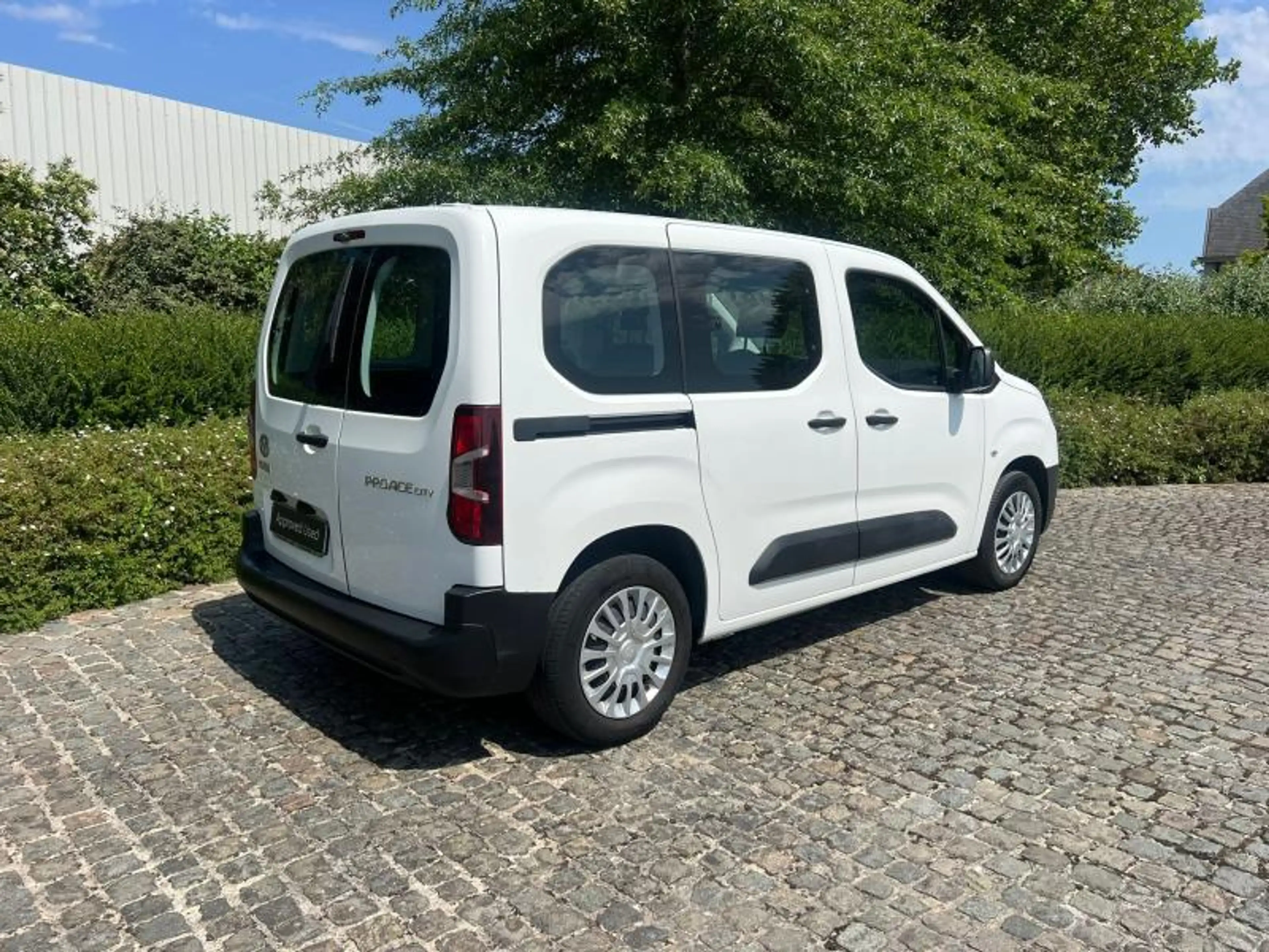 Toyota Verso Combi — photo 3