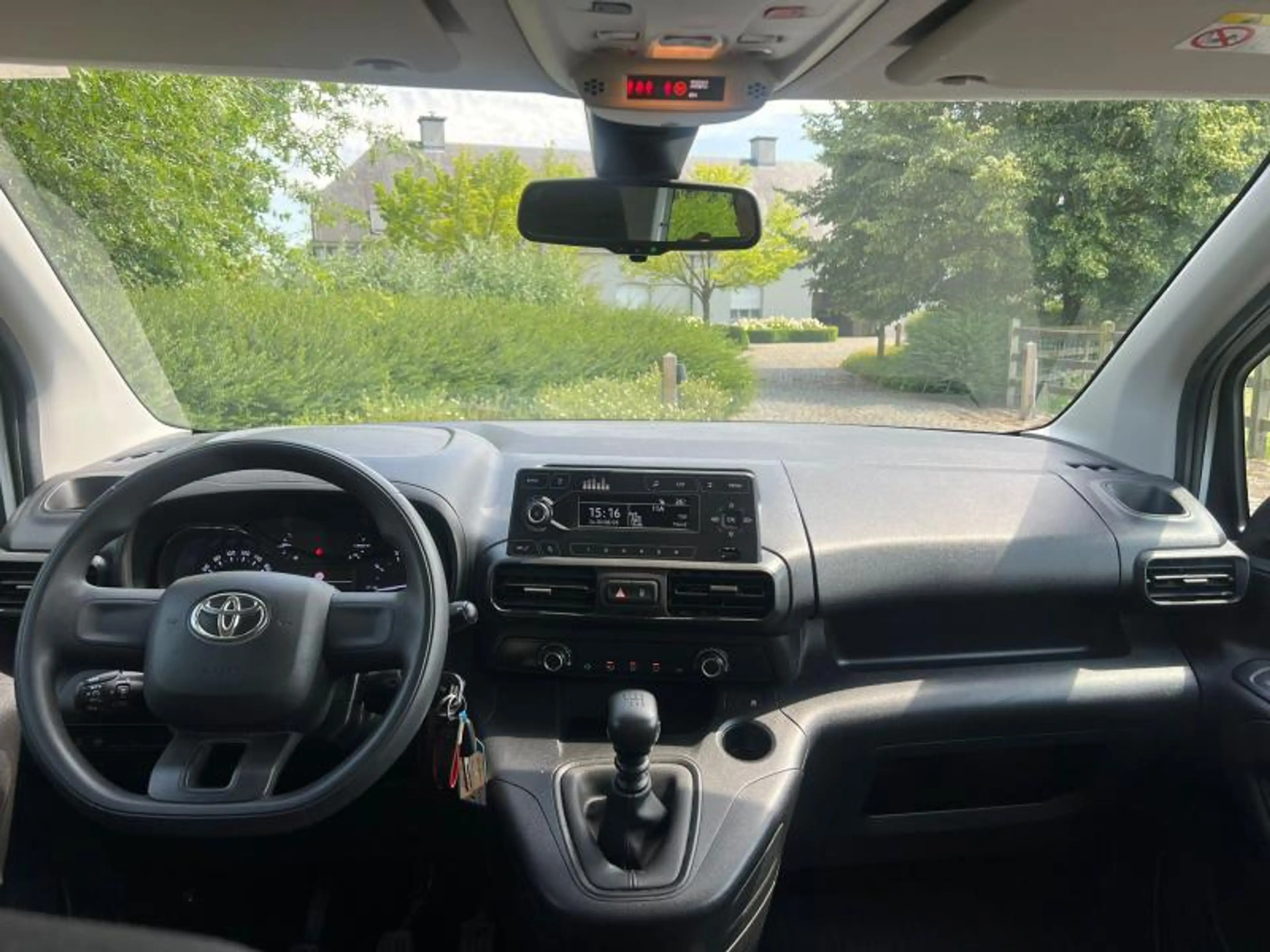 Toyota Verso Combi — photo 12