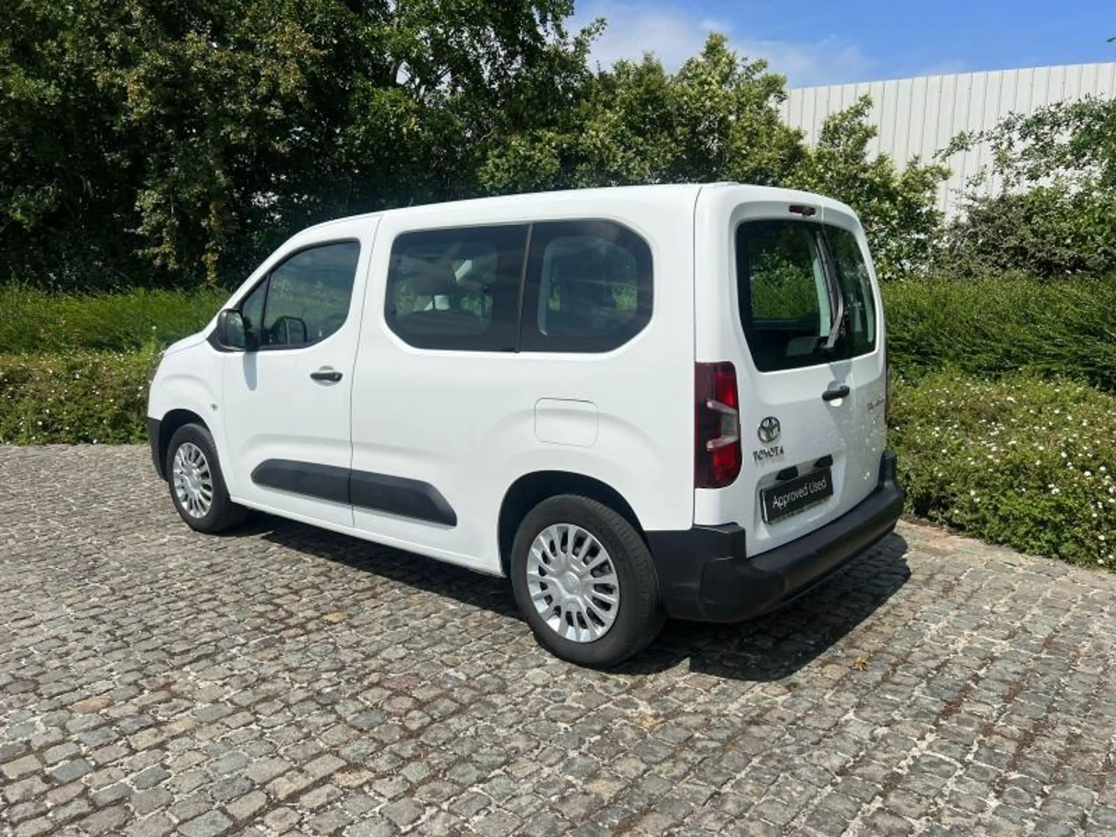 Toyota Verso Combi — photo 5