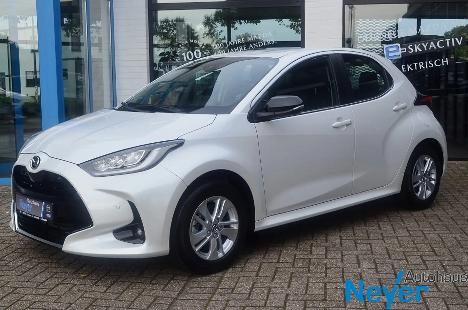 Mazda 2 Hybrid 1.5L VVT-i 116 PS AT Agile COM SAFE Weiß - 2