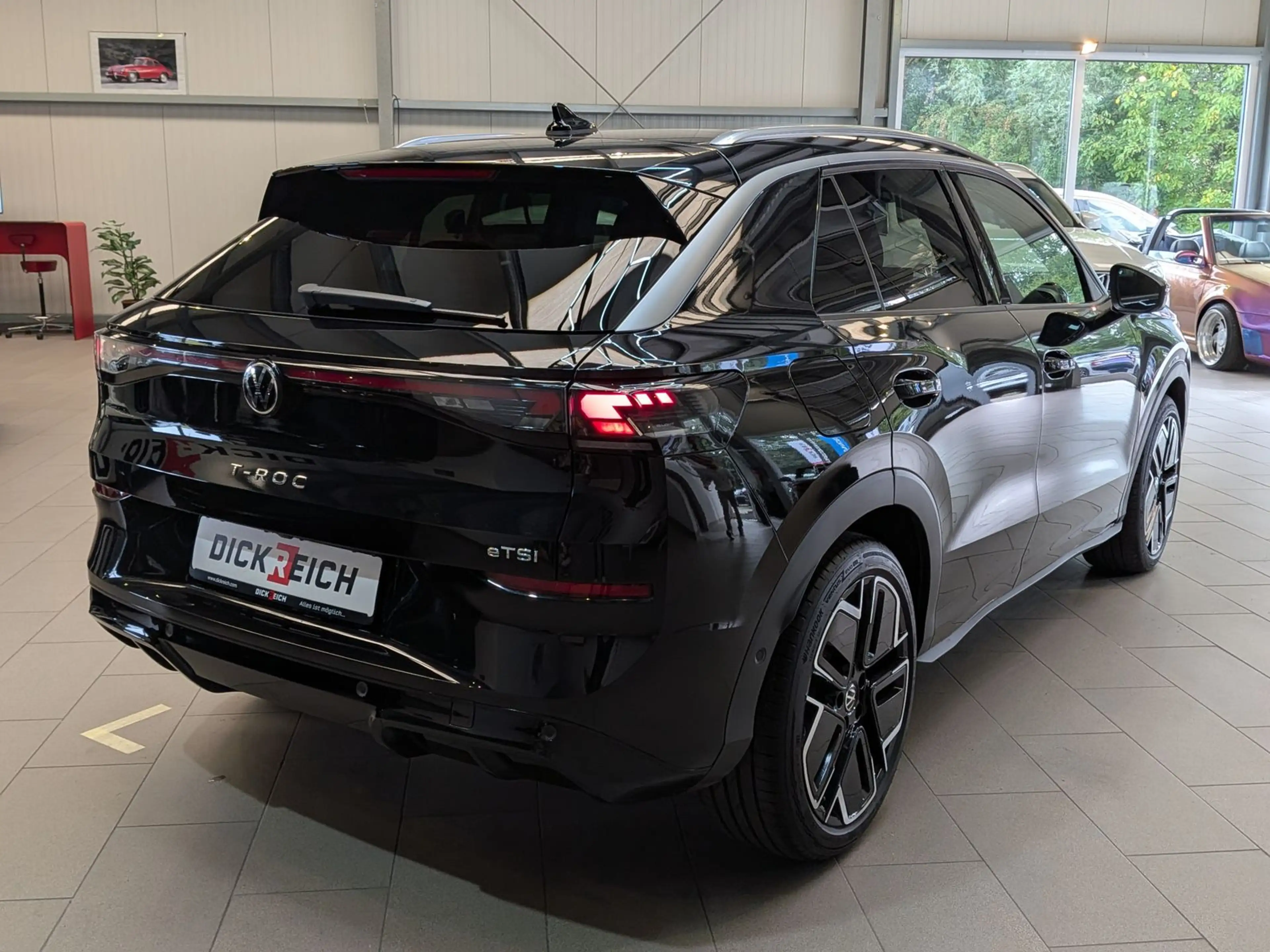 Volkswagen T-Roc 1.5 eTSI R-Line IQ Matrix H/K Pano AHK 19" — photo 3