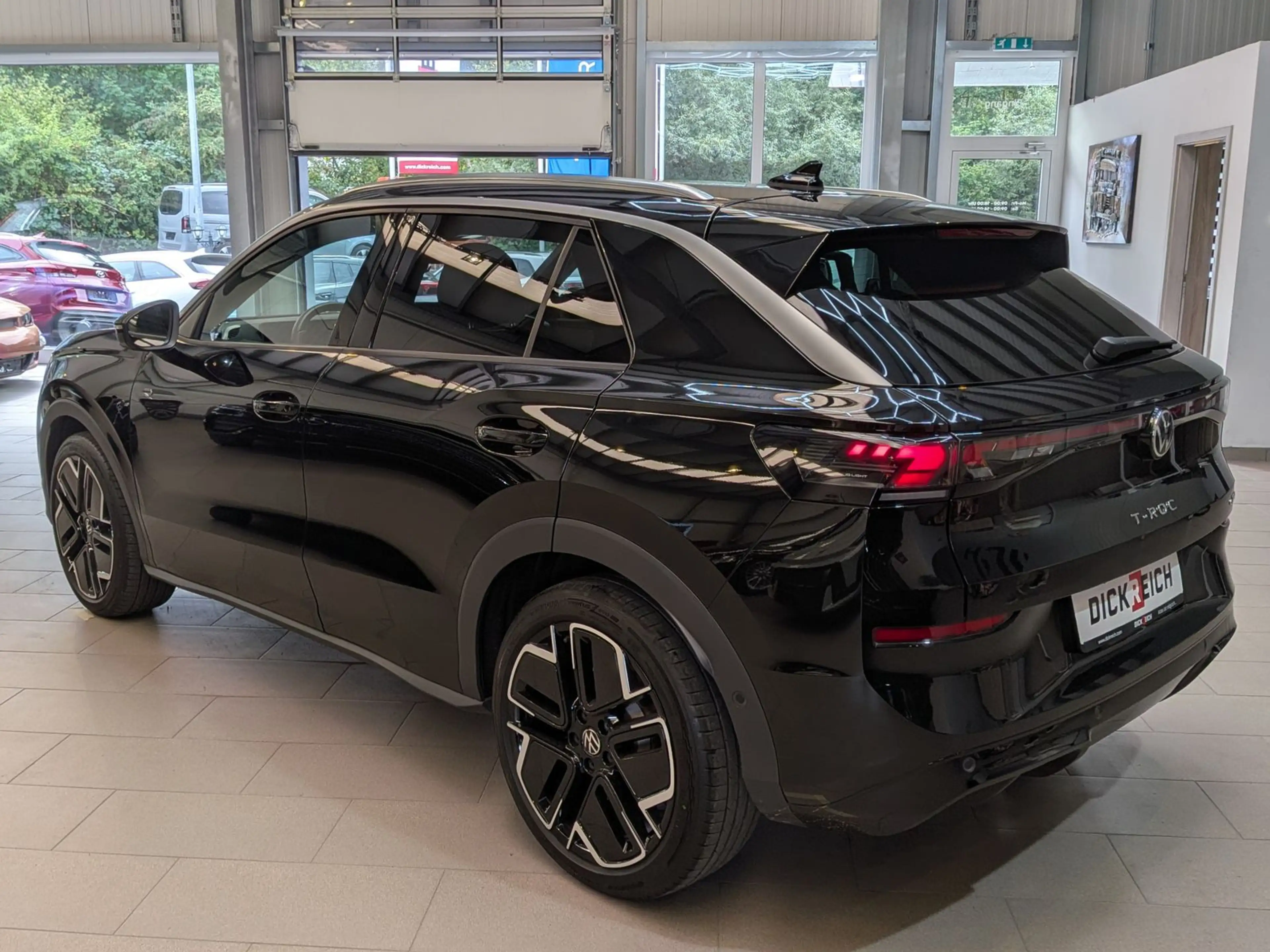Volkswagen T-Roc 1.5 eTSI R-Line IQ Matrix H/K Pano AHK 19" — photo 5