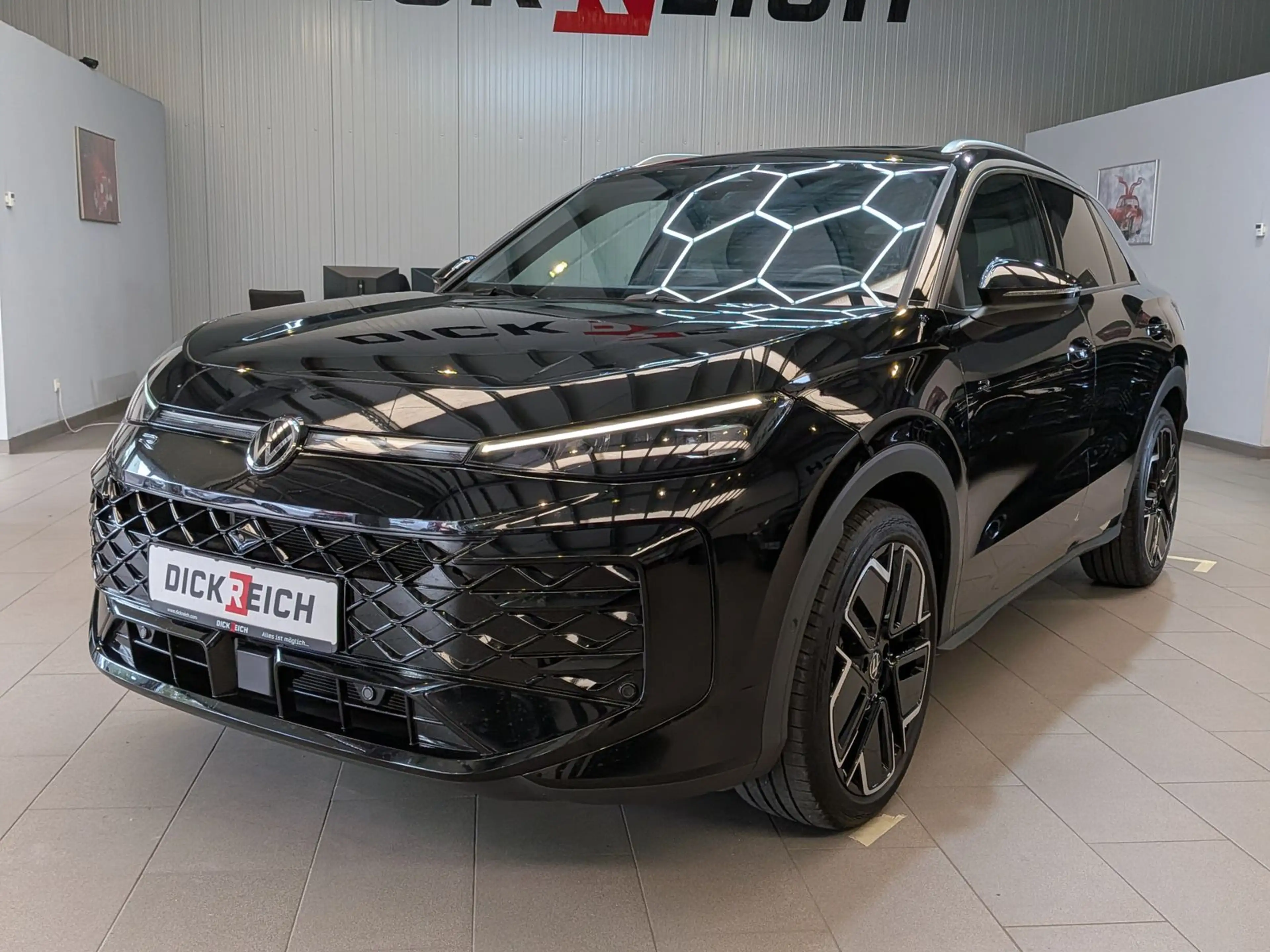 Volkswagen T-Roc 1.5 eTSI R-Line IQ Matrix H/K Pano AHK 19" — photo 7