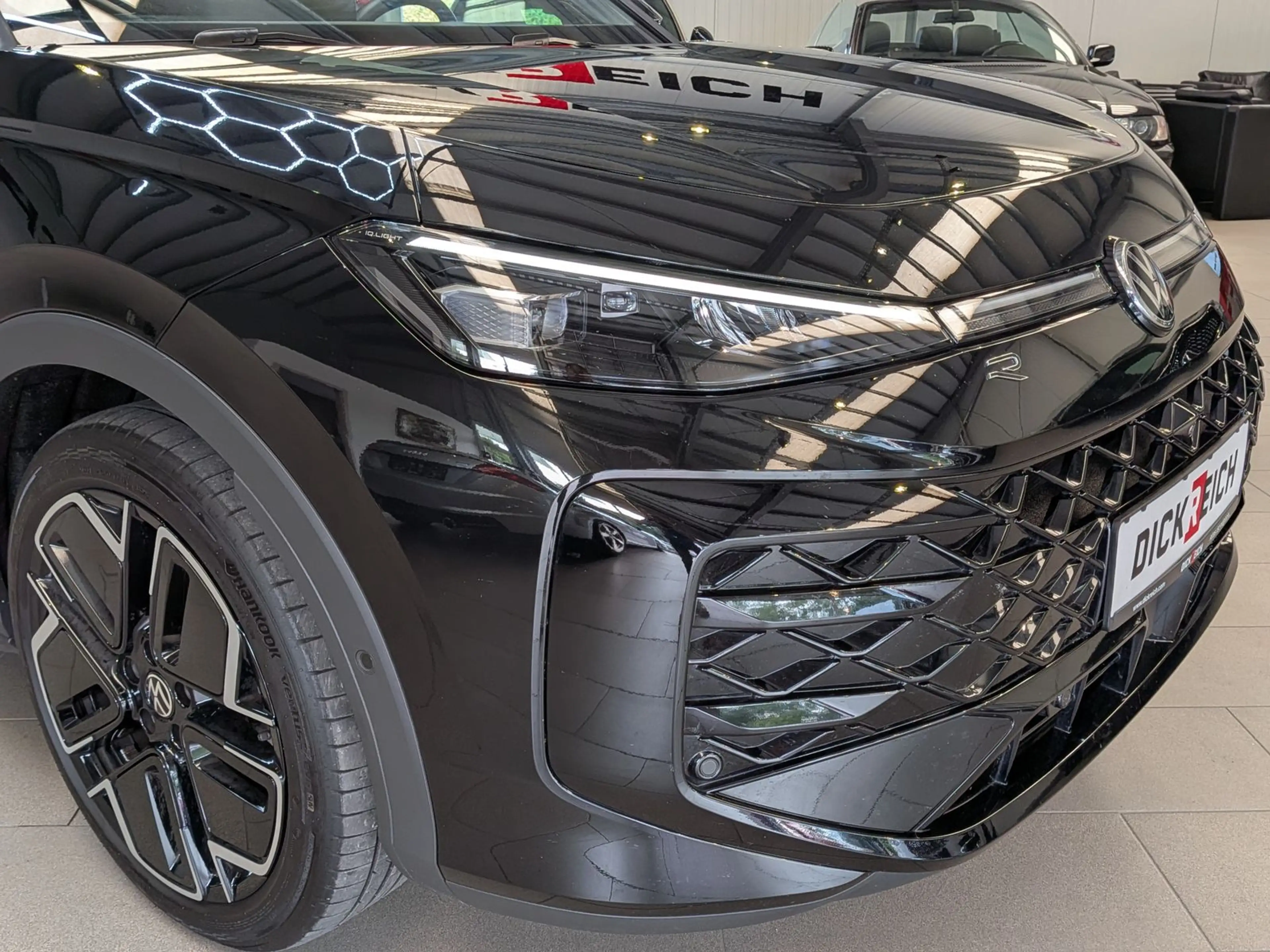 Volkswagen T-Roc 1.5 eTSI R-Line IQ Matrix H/K Pano AHK 19" — photo 9