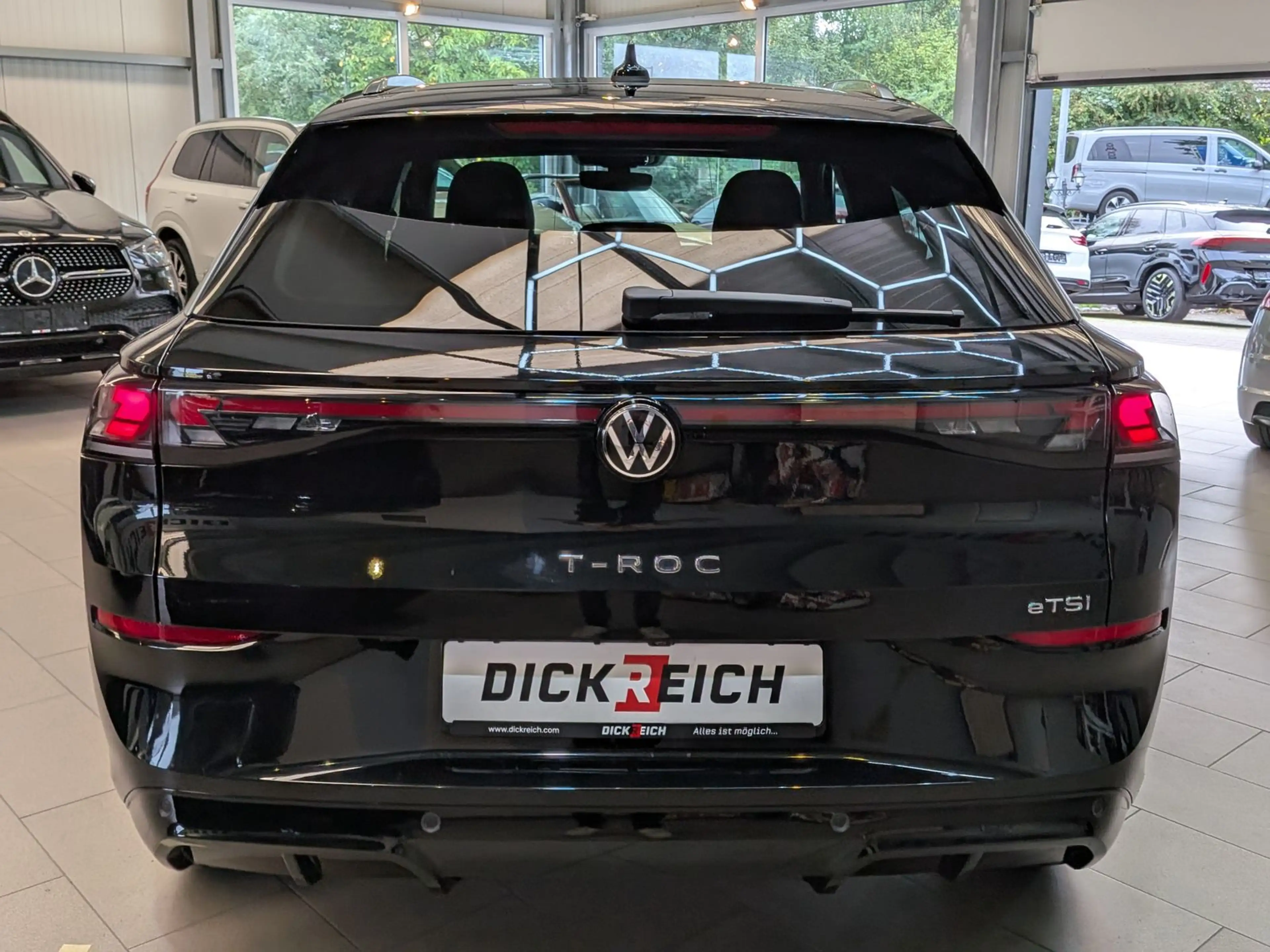 Volkswagen T-Roc 1.5 eTSI R-Line IQ Matrix H/K Pano AHK 19" — photo 4