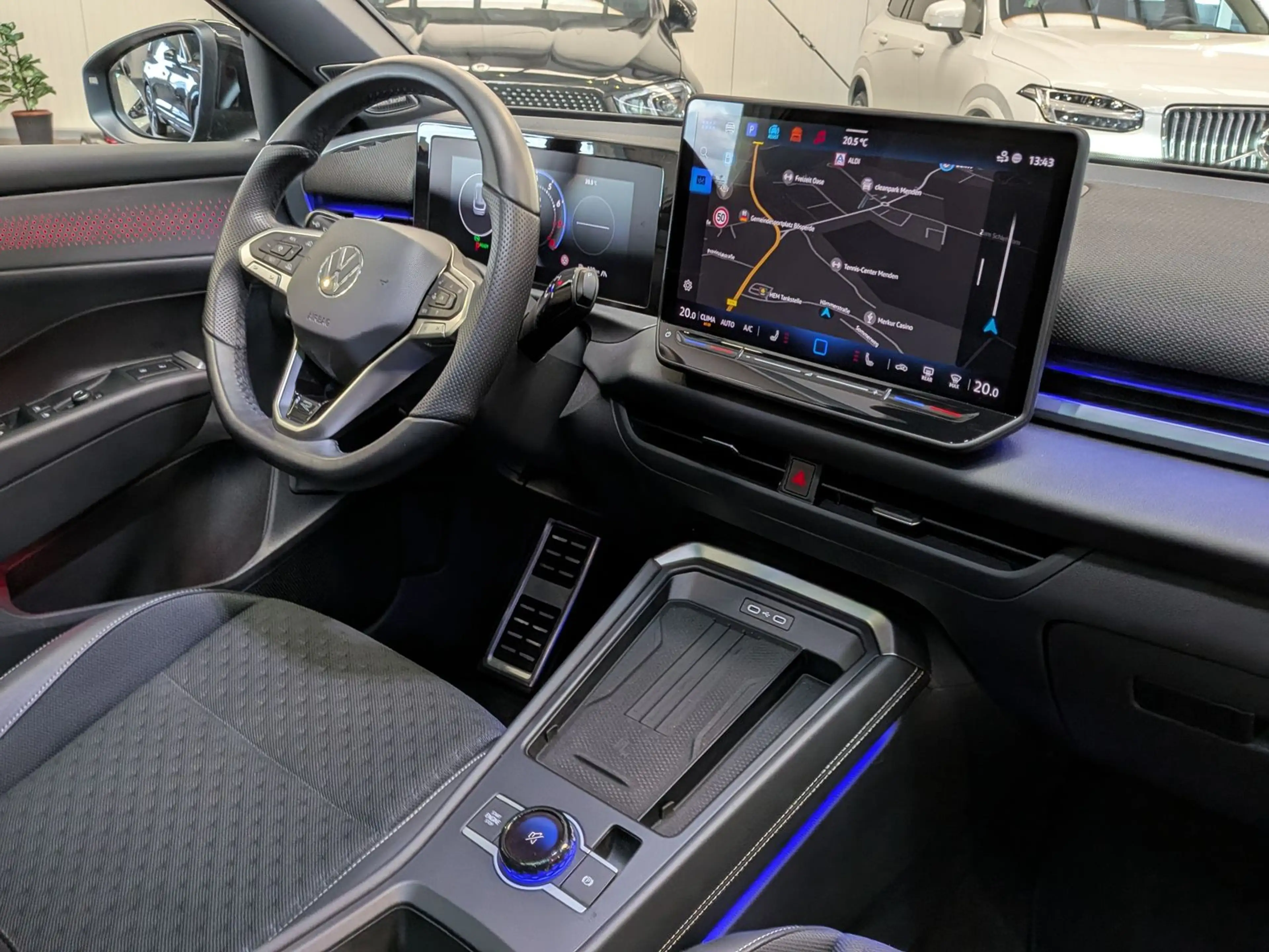 Volkswagen T-Roc 1.5 eTSI R-Line IQ Matrix H/K Pano AHK 19" — photo 11