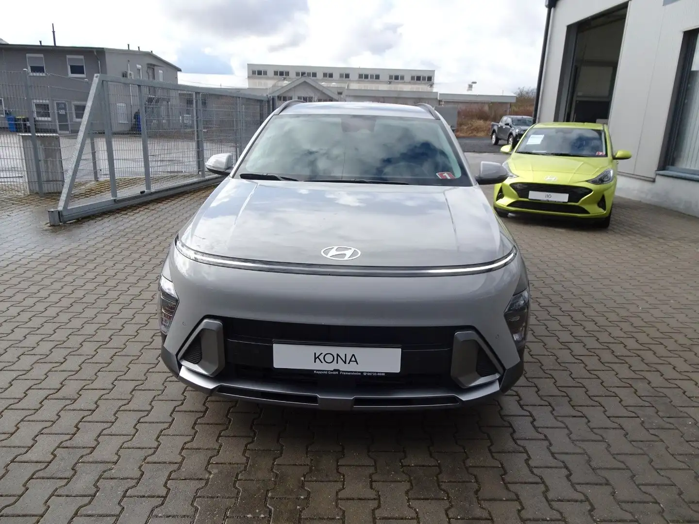 Hyundai KONA 1,6 T-GDi 102kW 2WD Smart Tech Automatik Grau - 2