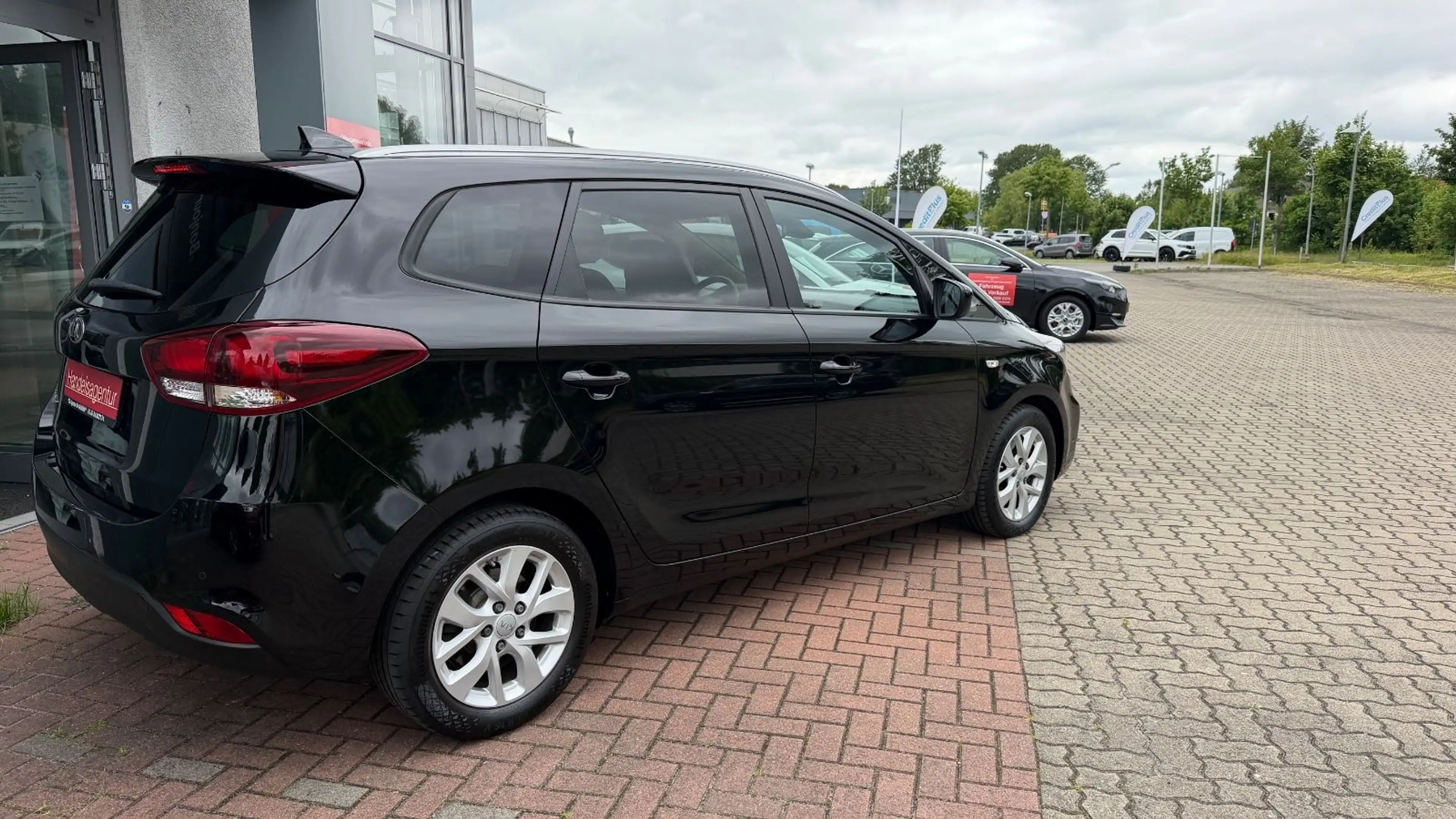 Kia Carens Vision 2.0 AT*NAVI*RFK*LRH*SH*WR — photo 4