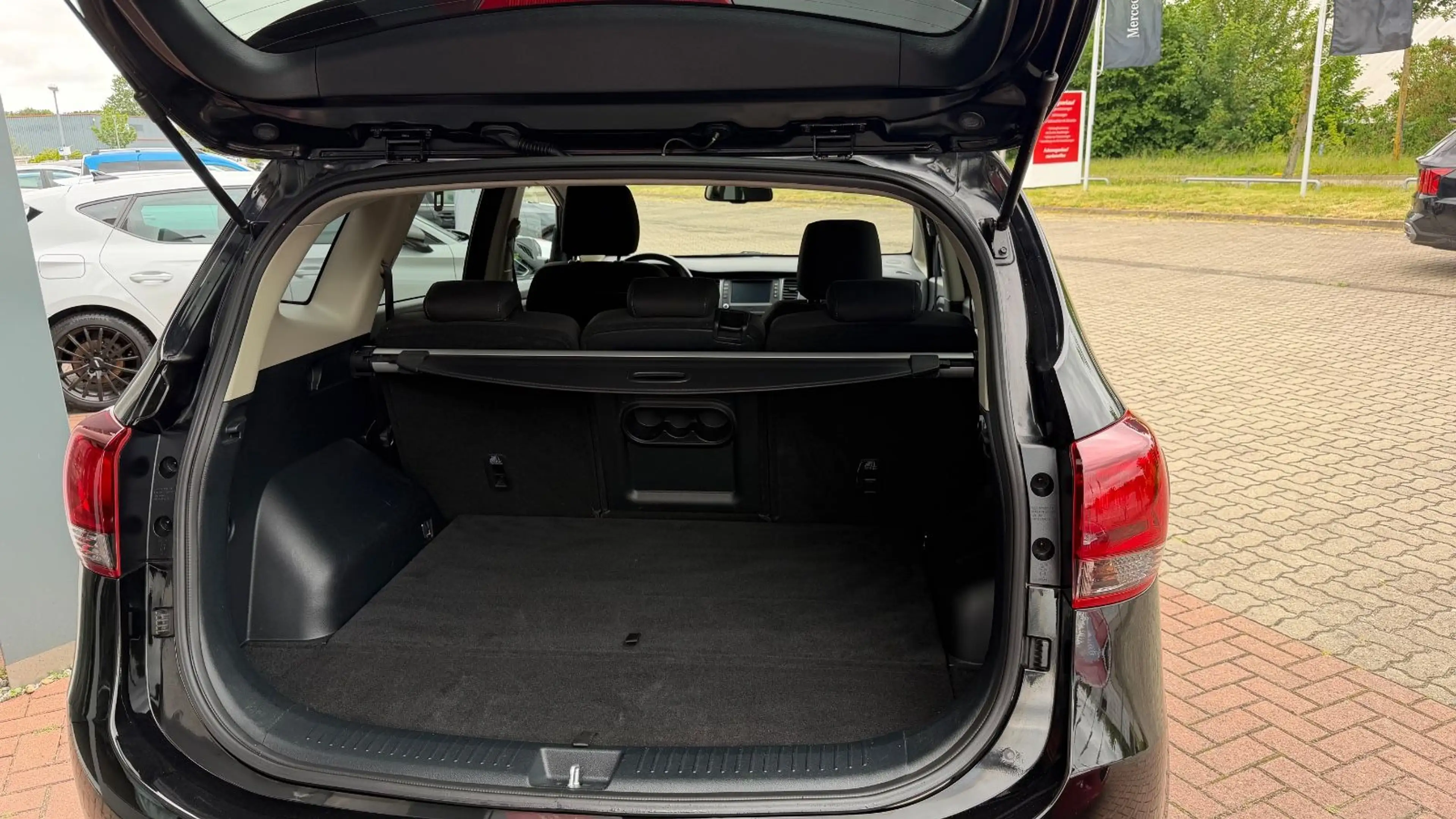 Kia Carens Vision 2.0 AT*NAVI*RFK*LRH*SH*WR — photo 7