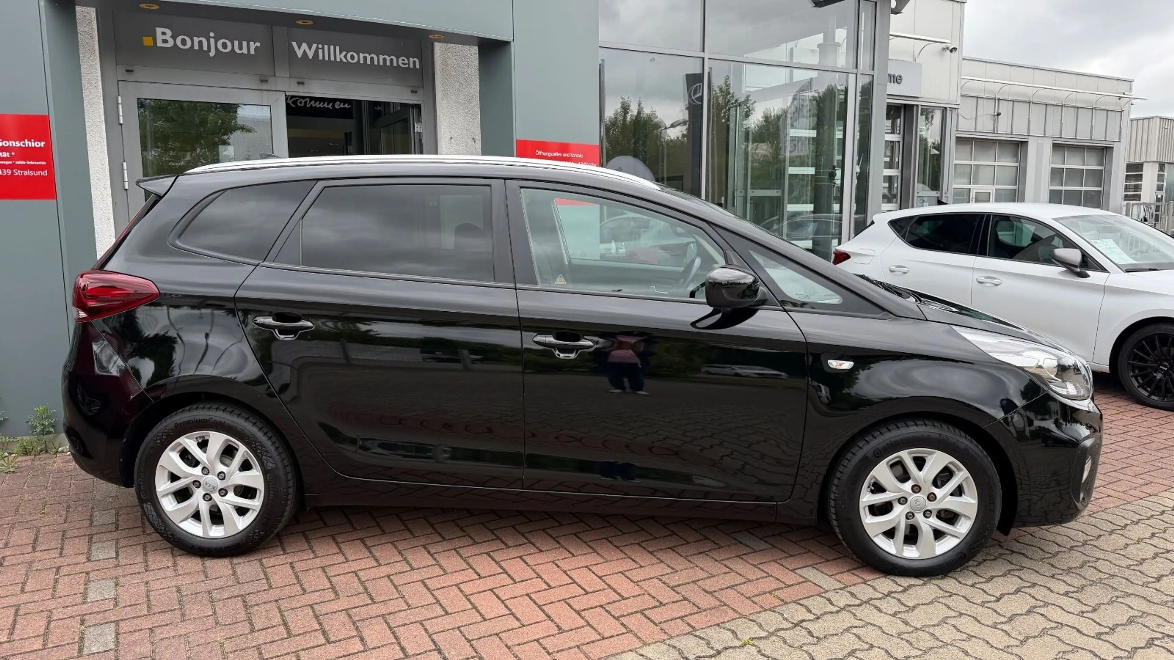 Kia Carens Vision 2.0 AT*NAVI*RFK*LRH*SH*WR — photo 3